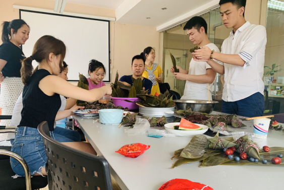 端午包粽子